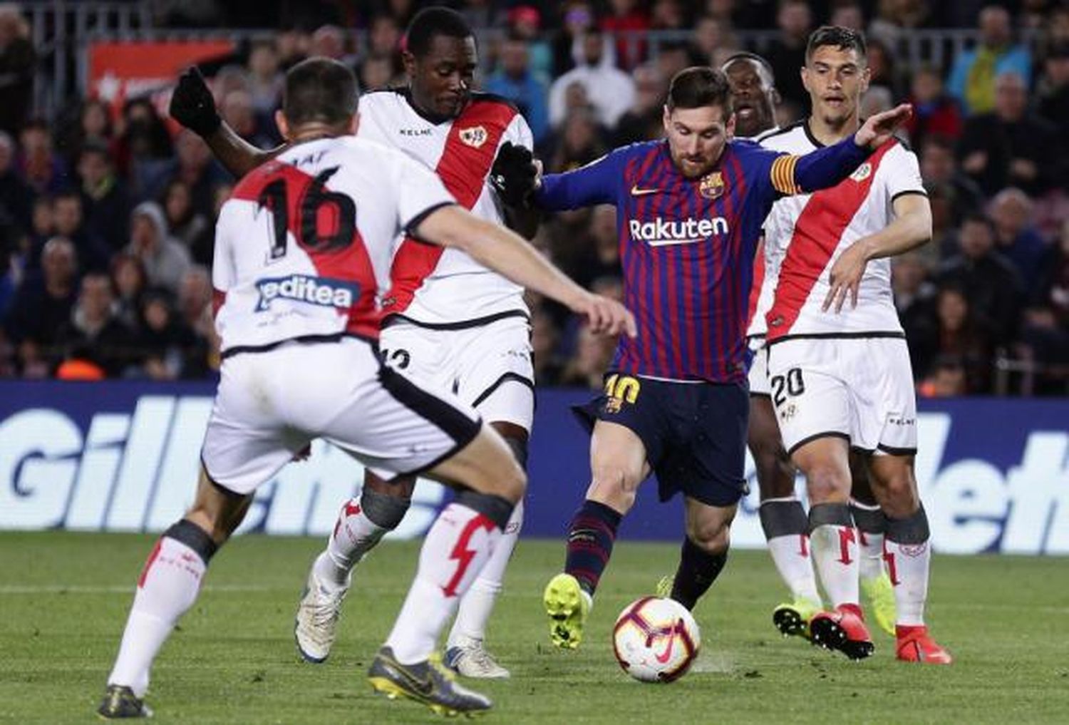 Con goles de Messi, Suárez y Pique, Barcelona remontó el marcador y le ganó a Rayo Vallecano