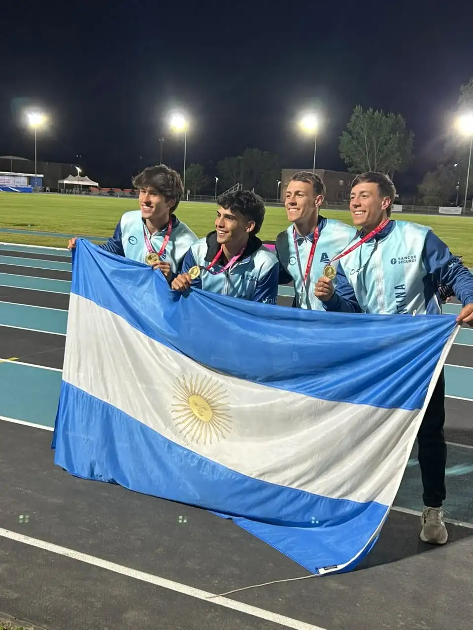 Tomás Mondino se consagró campeón con el relevo 4x100 de Argentina en Santa Fe - 1