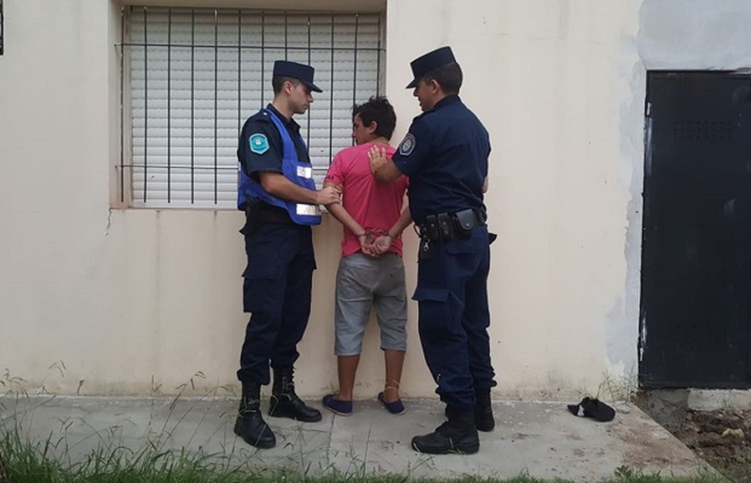 Lo atraparon cuando escapaba en una bicicleta robada
