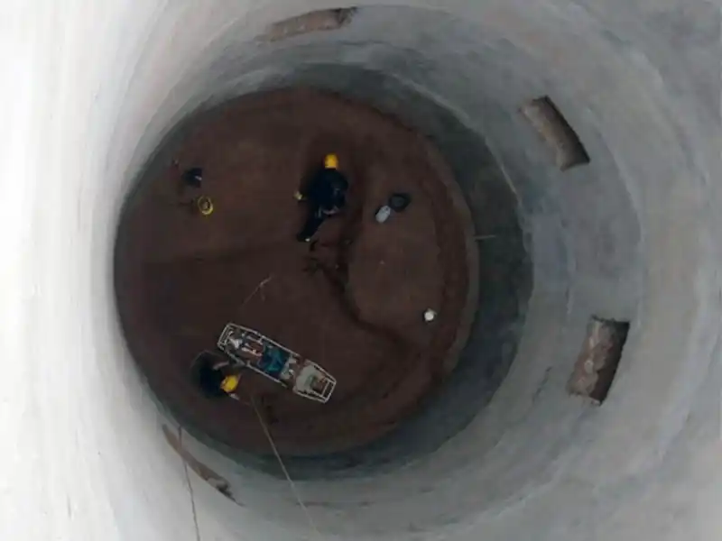 Un trabajador cayó a una fosa de 15 metros de profundidad