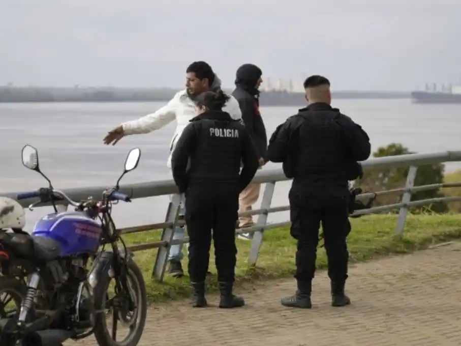 Pibe se cayo al rio en Puerto Norte 3