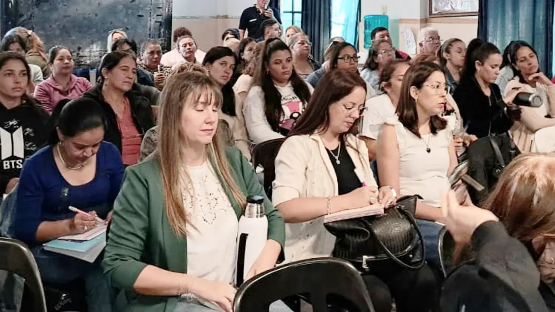 Trabajadores de diferentes establecimientos sanitarios del departamento La Paz se capacitan en bioseguridad e higiene