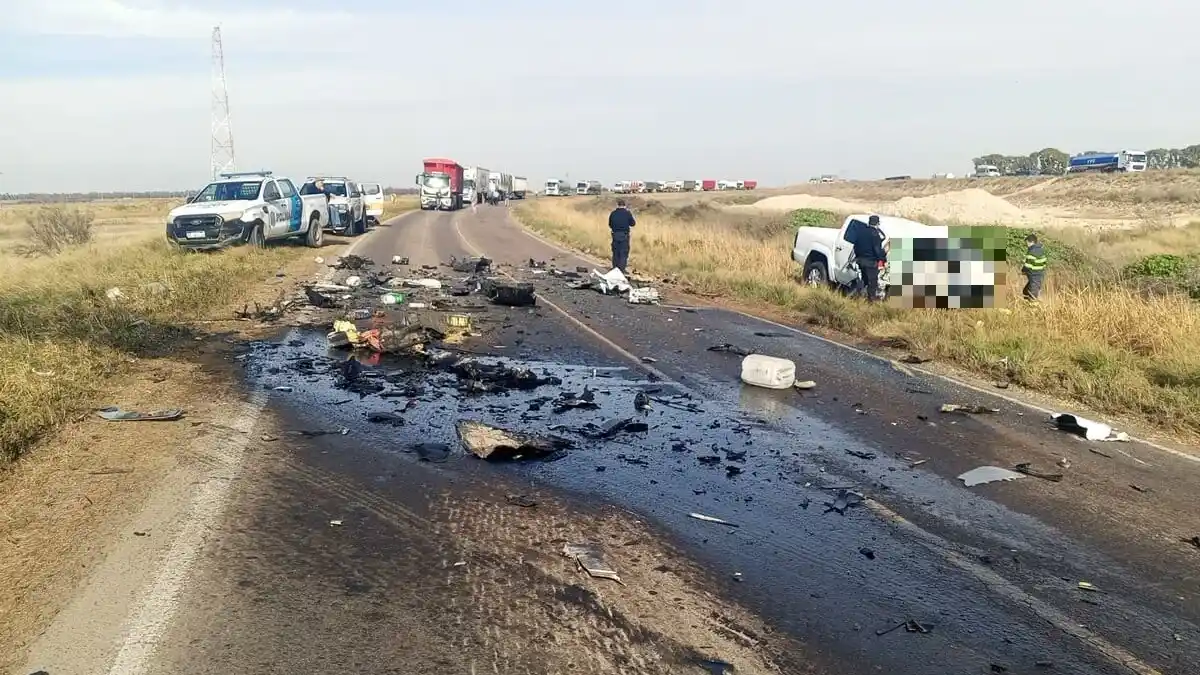 Dos muertos tras un choque frontal en la Ruta 33