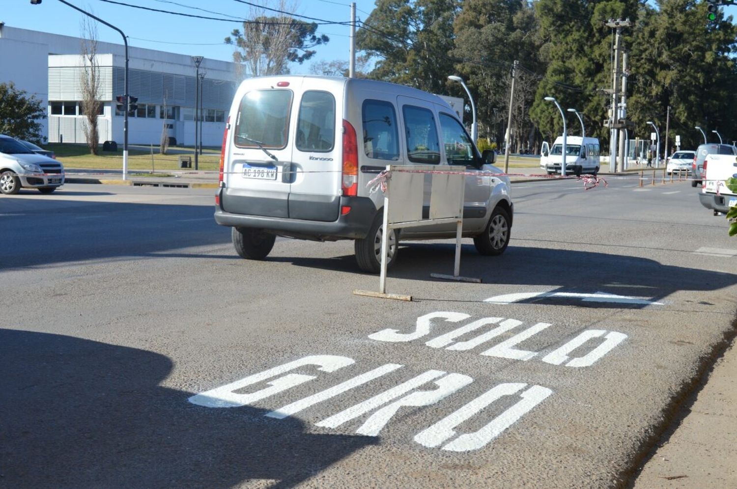 Las dársenas de giro a la derecha buscan agilizar el tránsito por Av. Santa Fe