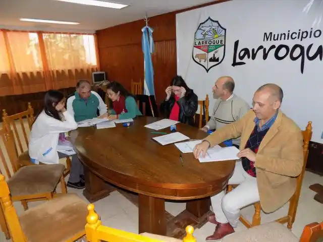 Larroque: Se entregaron las escrituras del Barrio 16 viviendas de AGMER