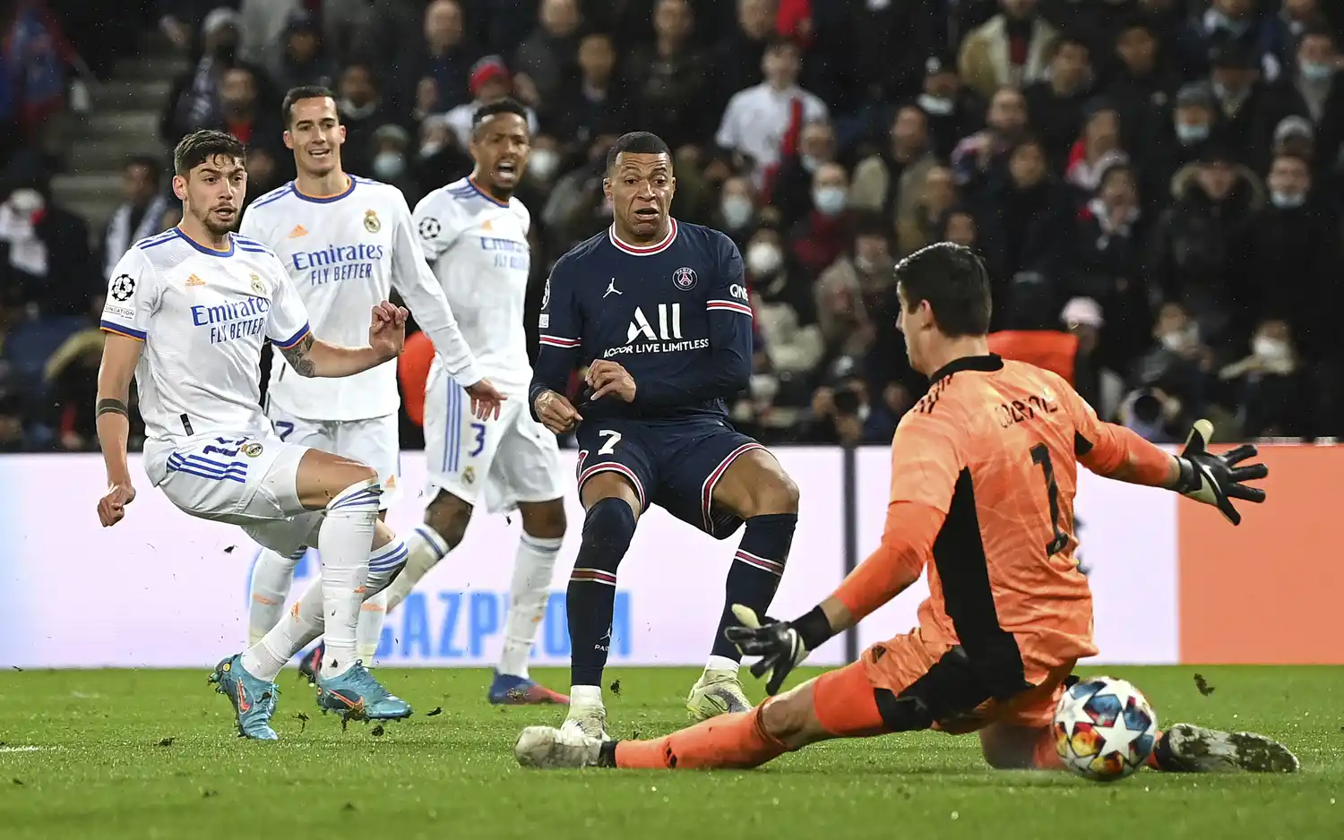 Mbappé le da la victoria a PSG.
