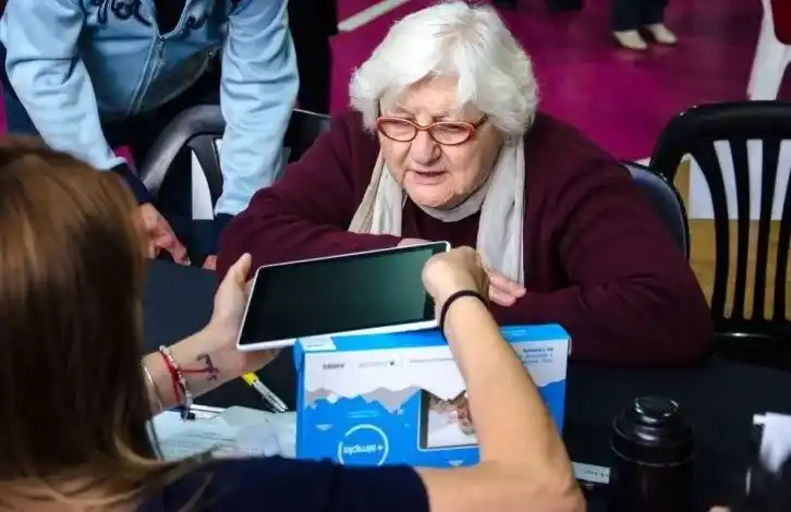 Tablets gratis para jubilados, AUH y monotributistas: ¿Cómo se tramitan?