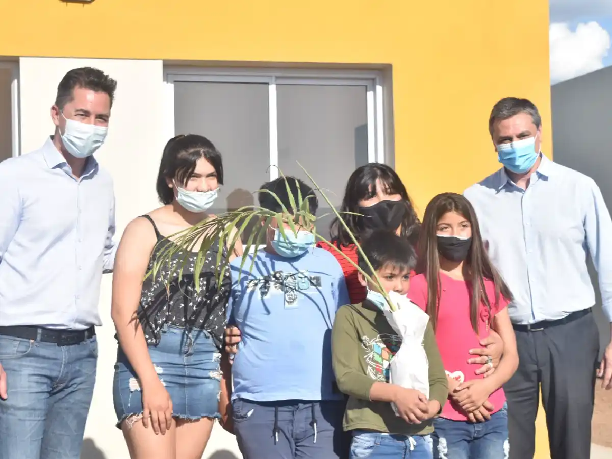 Viviendas “Semilla”: diez familias de Brinkmann, con techo propio     