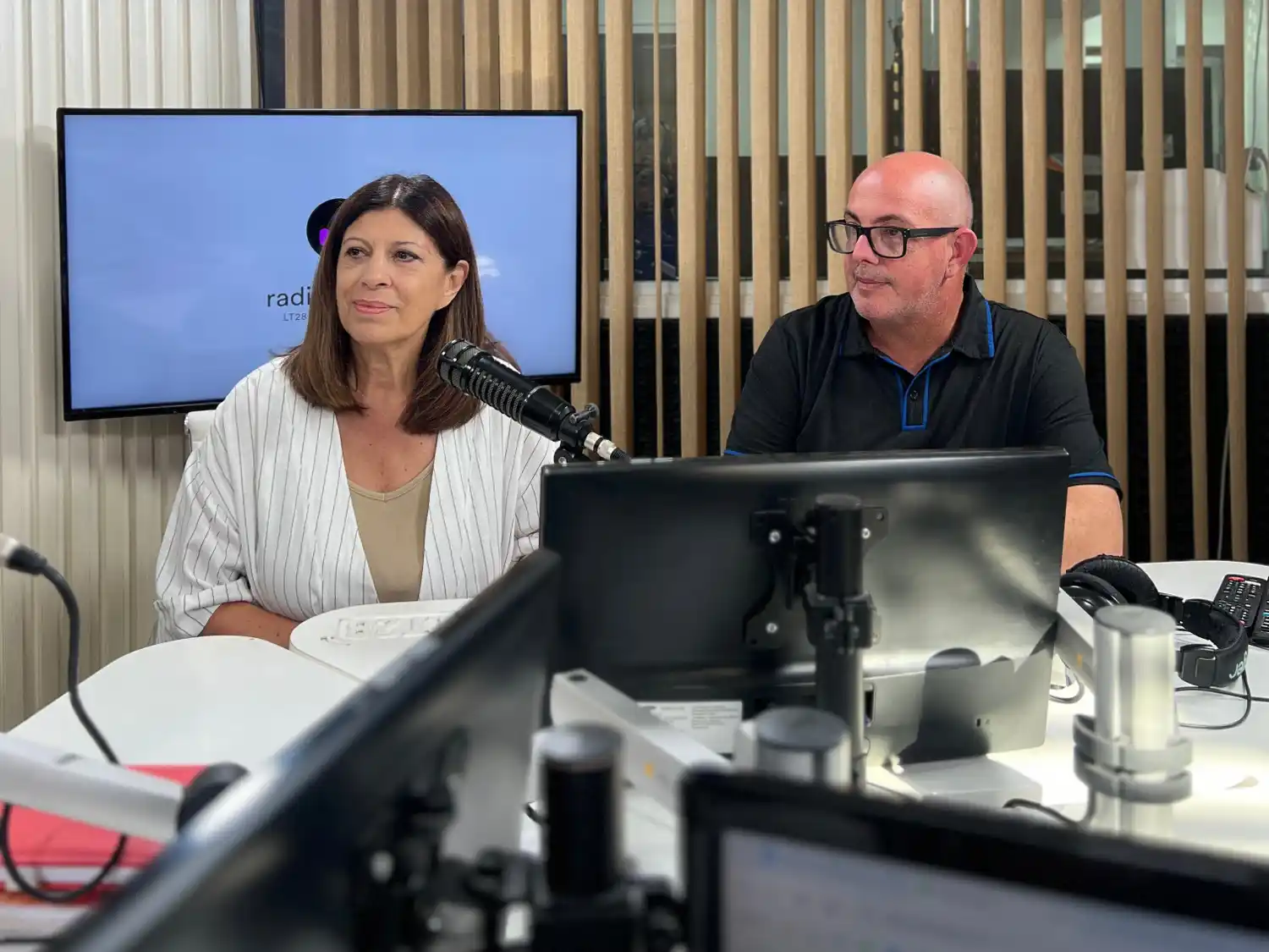 Ale Ambort y Clara García, en los estudios de este medio | Crédito: RADIO RAFAELA