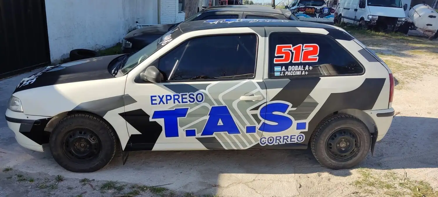 El Volkswagen Gol del debutante tandilense Alejo Dobal.
