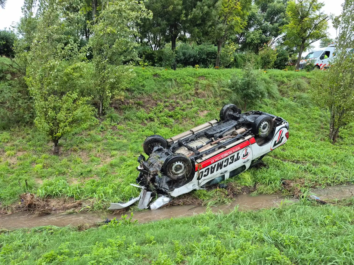 Así quedó la camioneta tras el vuelco.