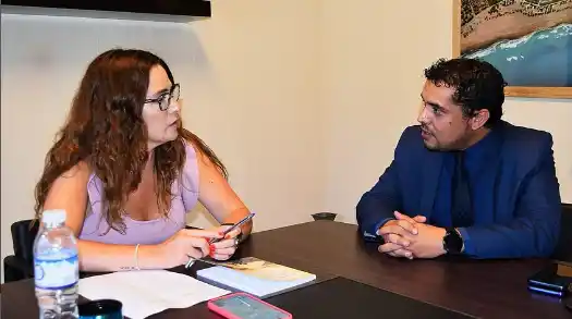 Jimena lopez con el banco provincia
