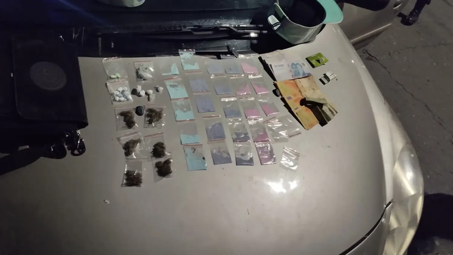 Cayeron dos jóvenes y un menor de 16 años con drogas que trataron de coimear a la policía en zona sur