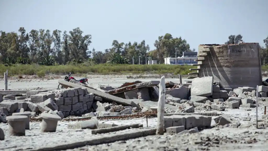 El objetivo es desarrollar obras que logren contener posibles crecidas de la laguna