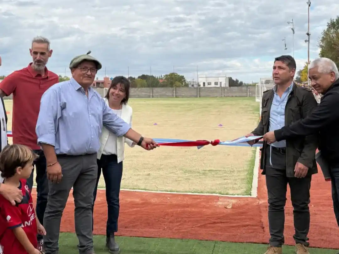 El flamante espacio multideportes permitirá que los equipos de hockey puedan disputar los partidos oficiales allí.