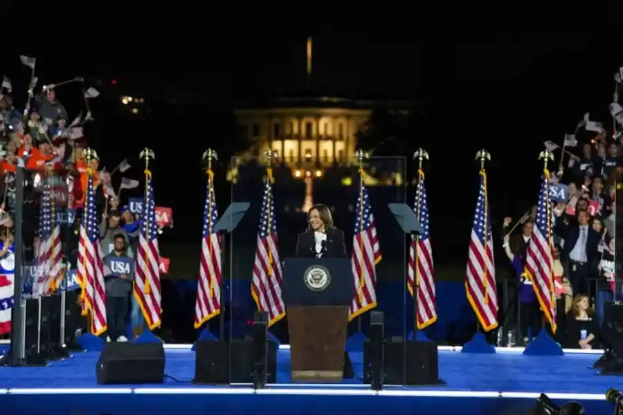 En su "alegato final", Kamala Harris advirtió que Trump está "obsesionado con la venganza"