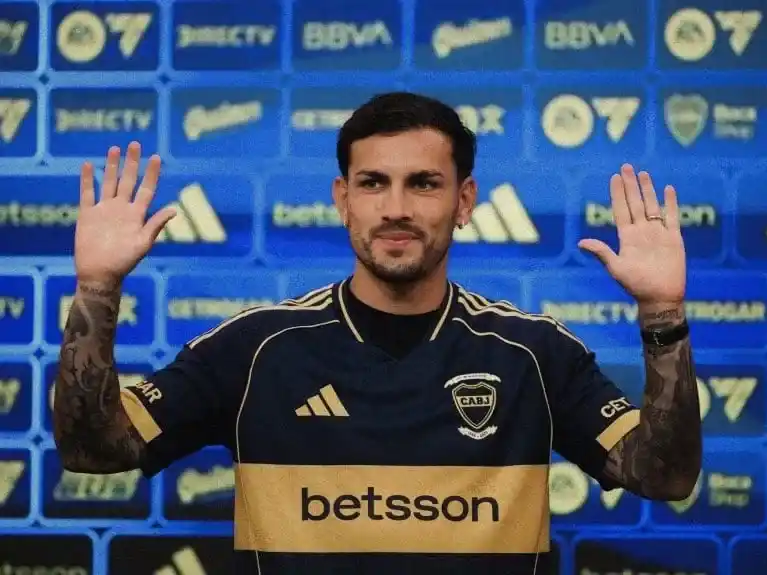 Multitudinario recibimiento a Leandro Paredes en La Bombonera