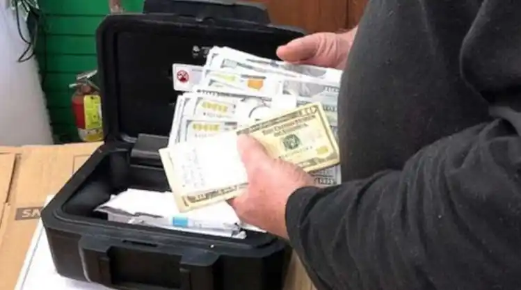 Dentro de los almohadones había 43 mil dólares