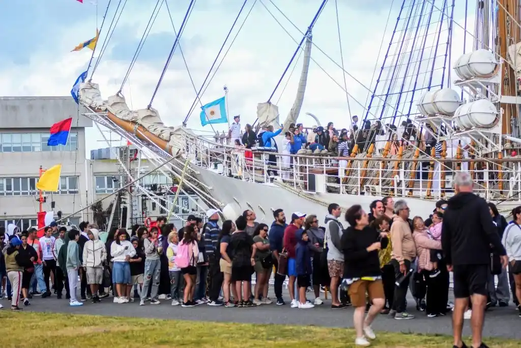 Gran convocatoria de la Fragata Libertad.