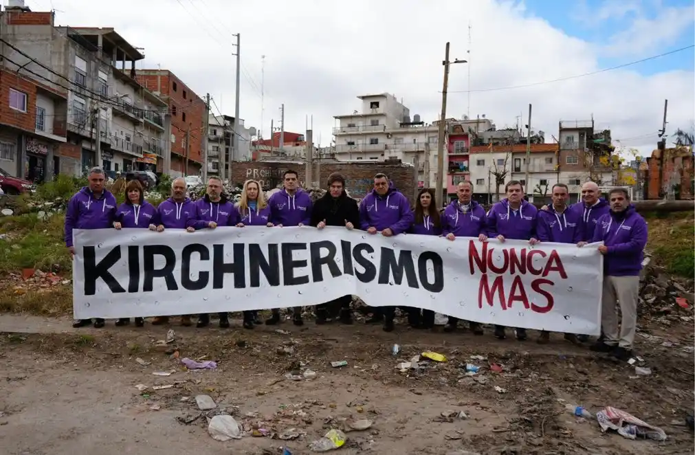 El lema oficialista "Kirchnerismo nunca más"