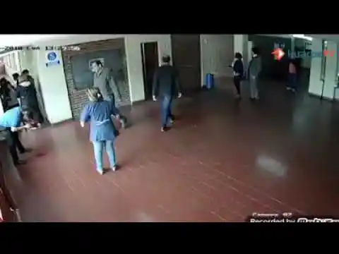 Feroz golpiza a un preceptor acusado de acosar a una alumna