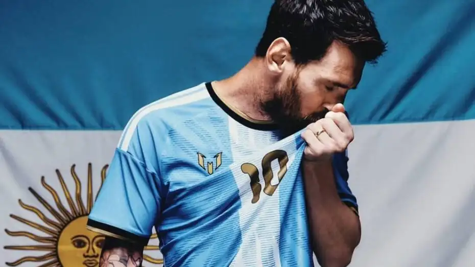 Messi con la camiseta especial para su despedida.