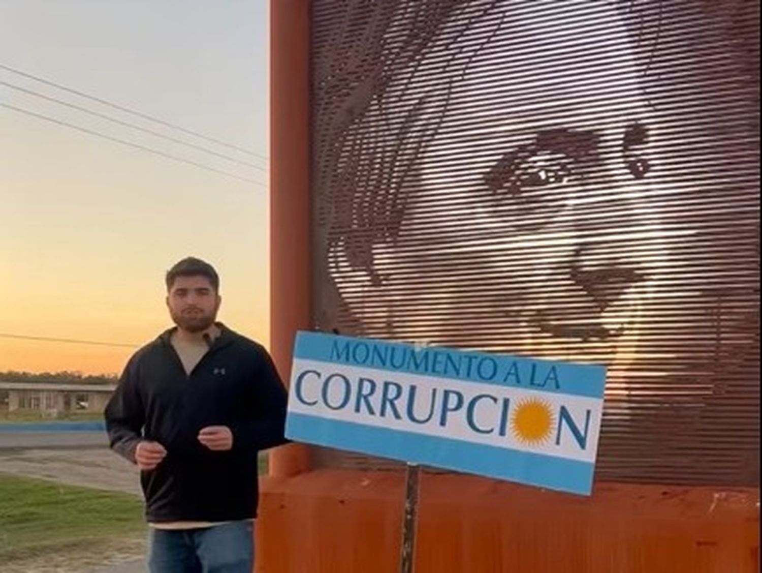 El cartel que instaló Bussetti (redes)