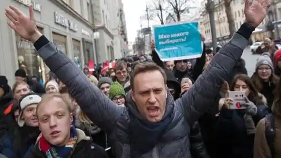 VAN DOS PERIODISTAS DETENIDOS EN RUSIA por participar en videos para el equipo de Navalny