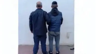 La Policía logró identificar a un hombre de 34 años como presunto autor de los disparos, procediéndose a su aprehensión.