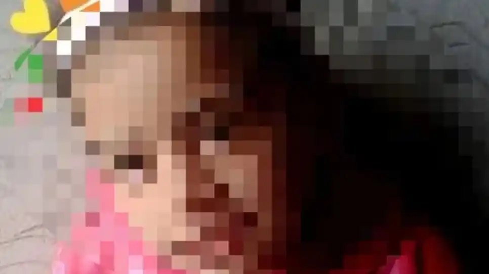 Le fue a llevar un té a su hija, y se encontró a su pareja desnudo abusándola sexualmente