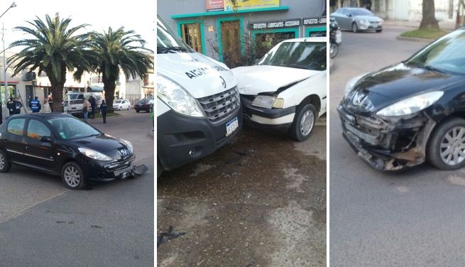 Triple choque en Rocamora y Colombo involucró a una ambulancia