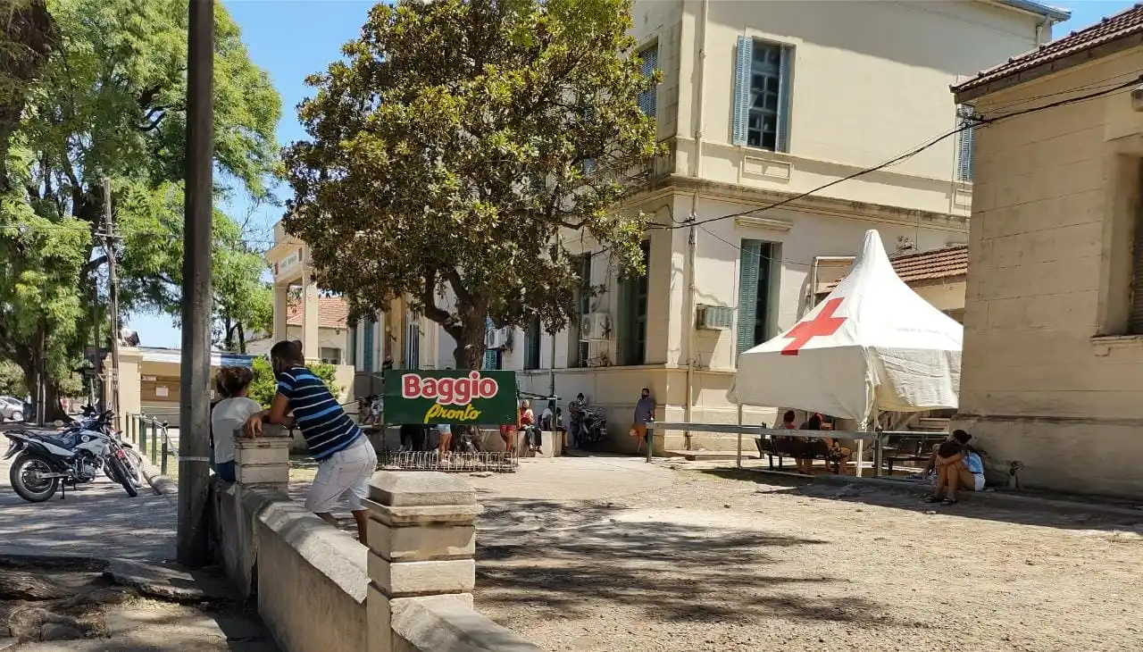 El Hospital Centenario no hisopará más a quienes tengan síntomas leves de Covid
