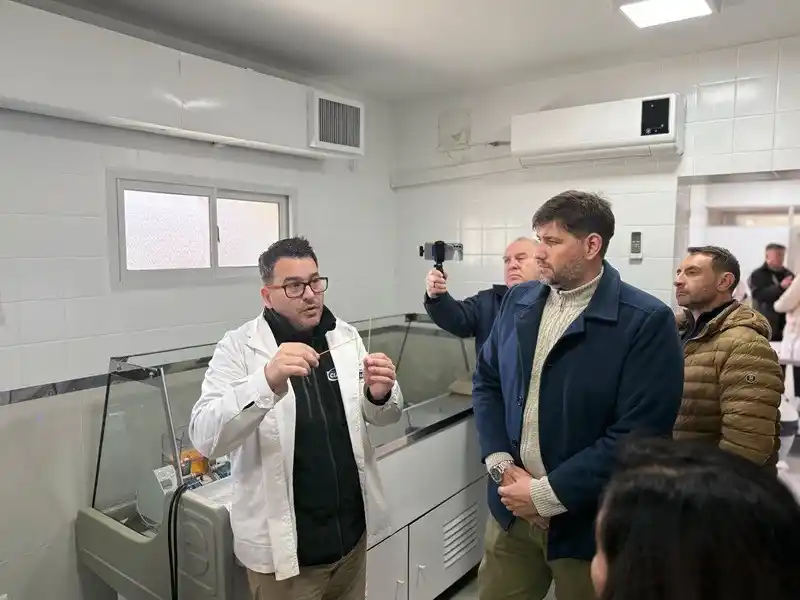 El director de Ganadería y Sanidad Animal de la provincia, Facundo Méndez, visitó la Cooperativa de Inseminación Artificial Venado Tuerto (CIAVT).