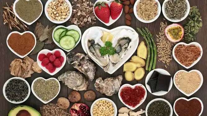 ¡ATENCIÓN QUE VIENE SAN VALENTÍN! No hay alimentos que enciendan por sí el deseo sexual