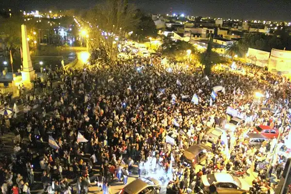 Argentina es finalista y todo Gualeguaychú salió a las calles a festejar 