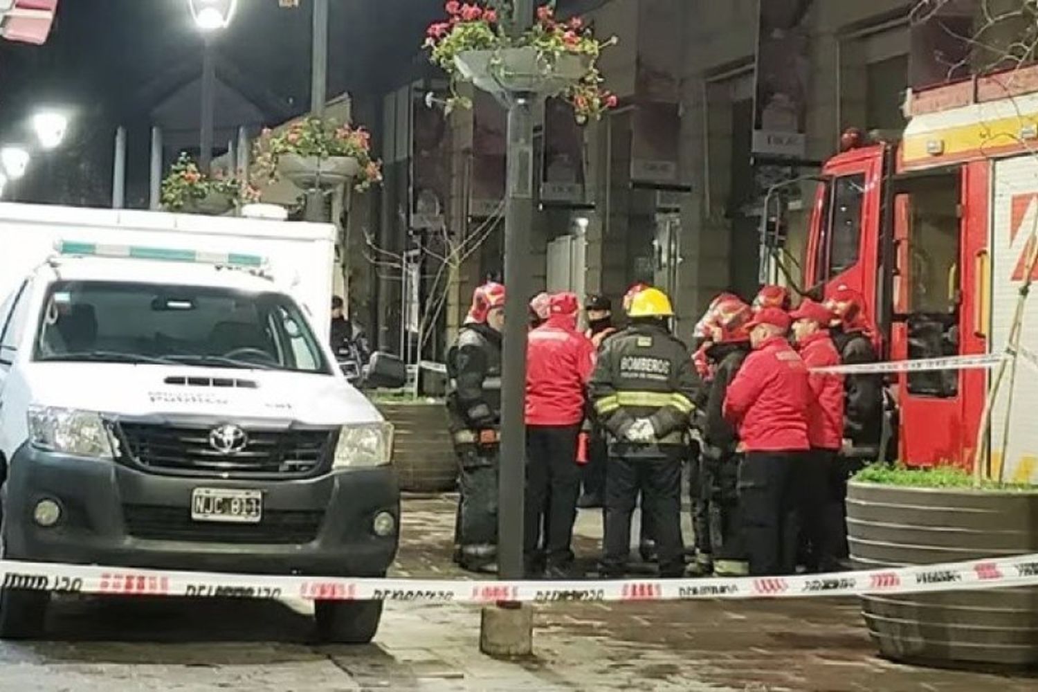 Un incendio generado por una vela se cobró la vida de cuatro vecinos en un departamento de Córdoba