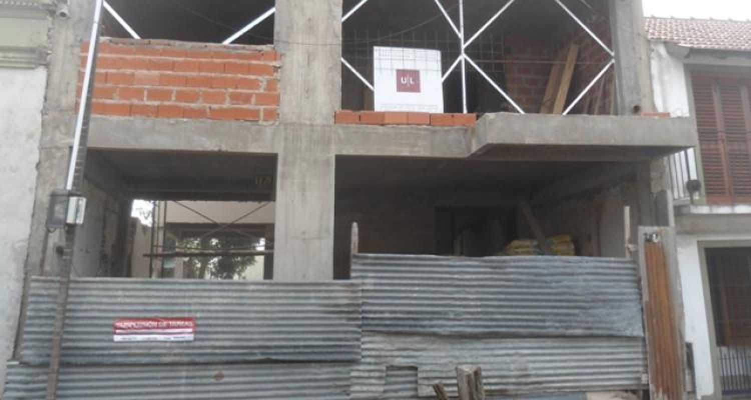 Pese a la clausura, volvieron a trabajar en el edificio en donde se accidentó un obrero