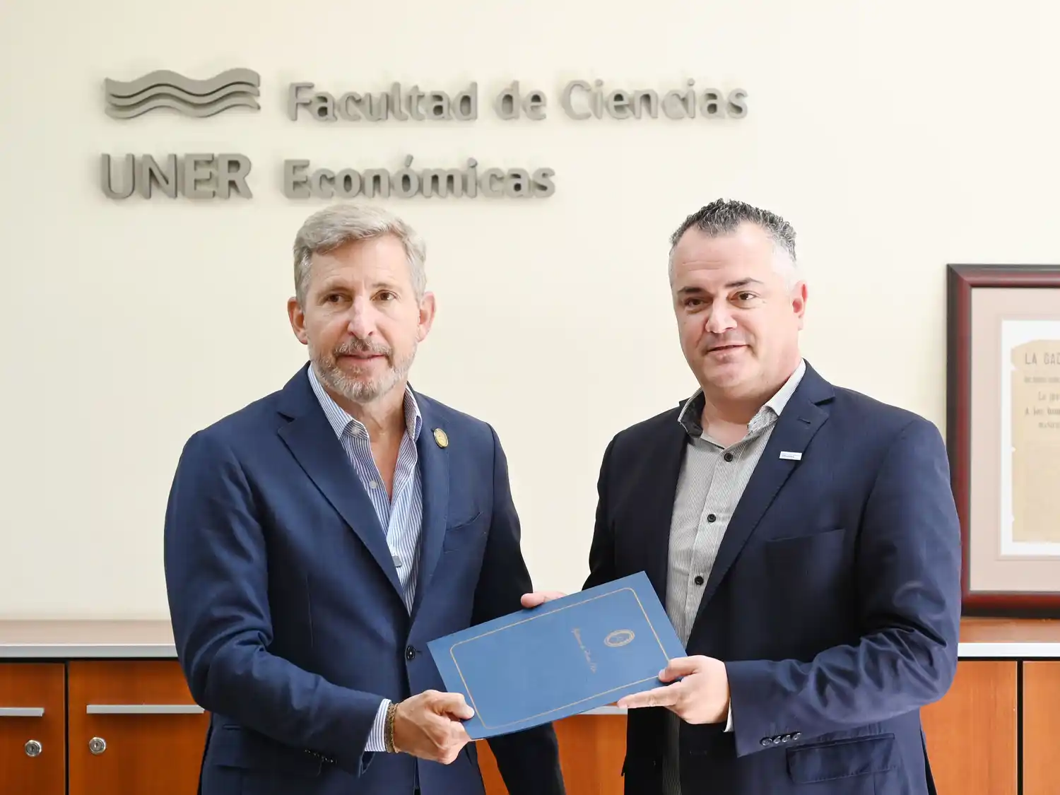 La Provincia transfirió a la UNER el inmueble donde funciona la Facultad de Ciencias Económicas