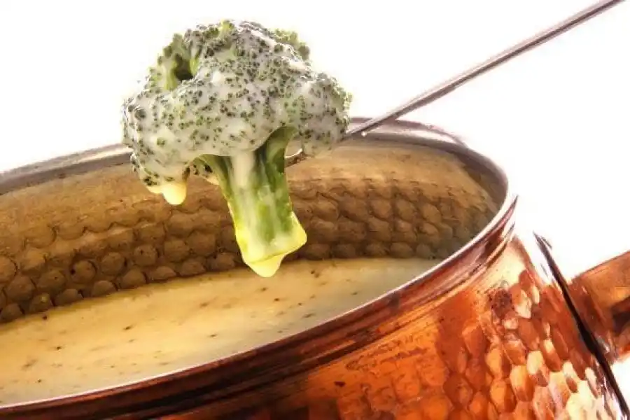 El Viernes Santo no puede faltar la bagna cauda de la Asociación Piamontesa: ¿Cuánto cuesta y cómo conseguirla?