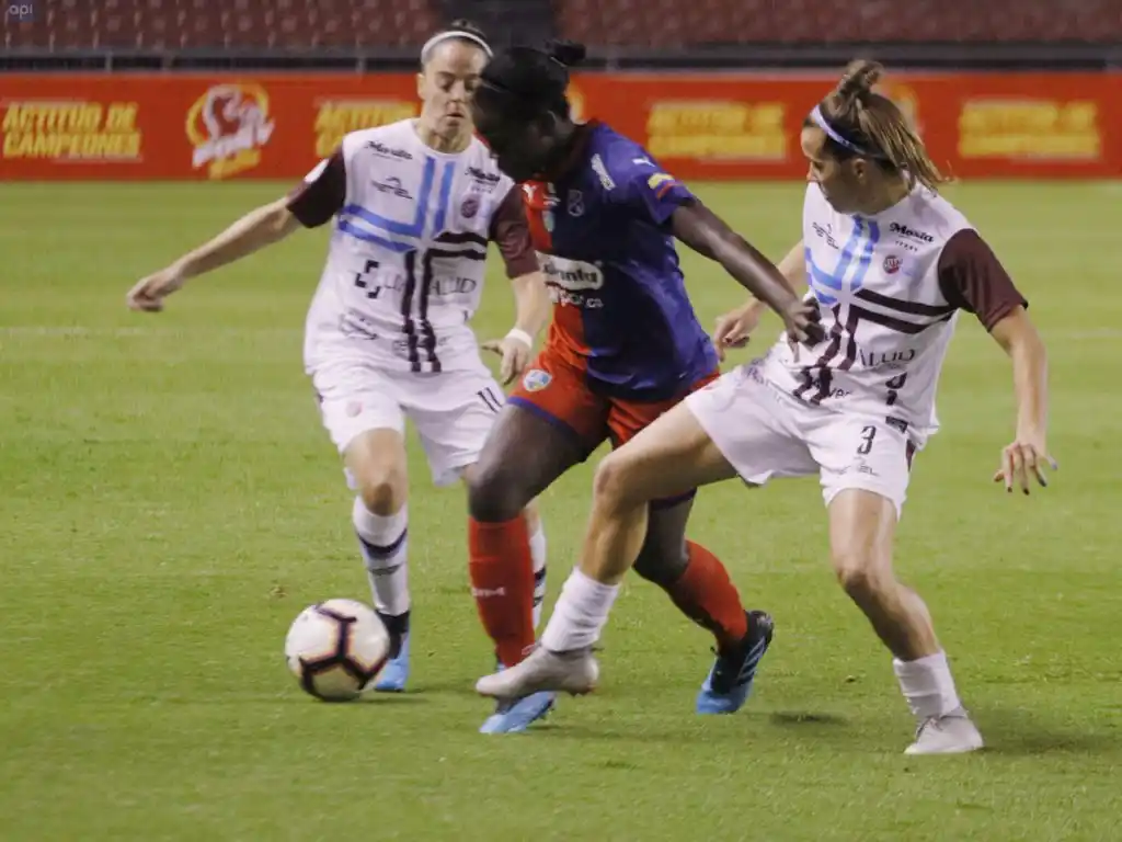 UAI Urquiza lo dio vuelta y logró su primer triunfo