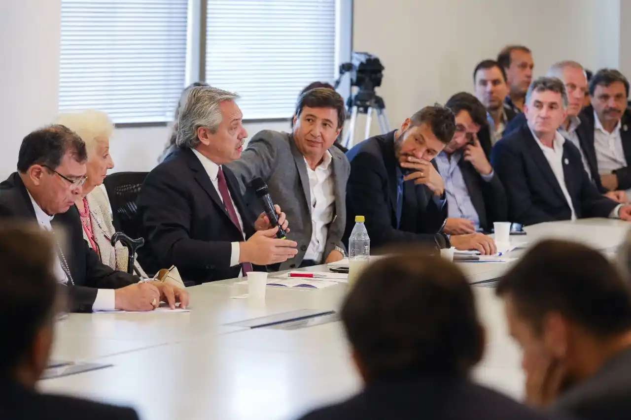 Leandro Santoro: "Que gente con "autos caros" quiera luchar contra el hambre y la pobreza es lo mejor que nos puede pasar"