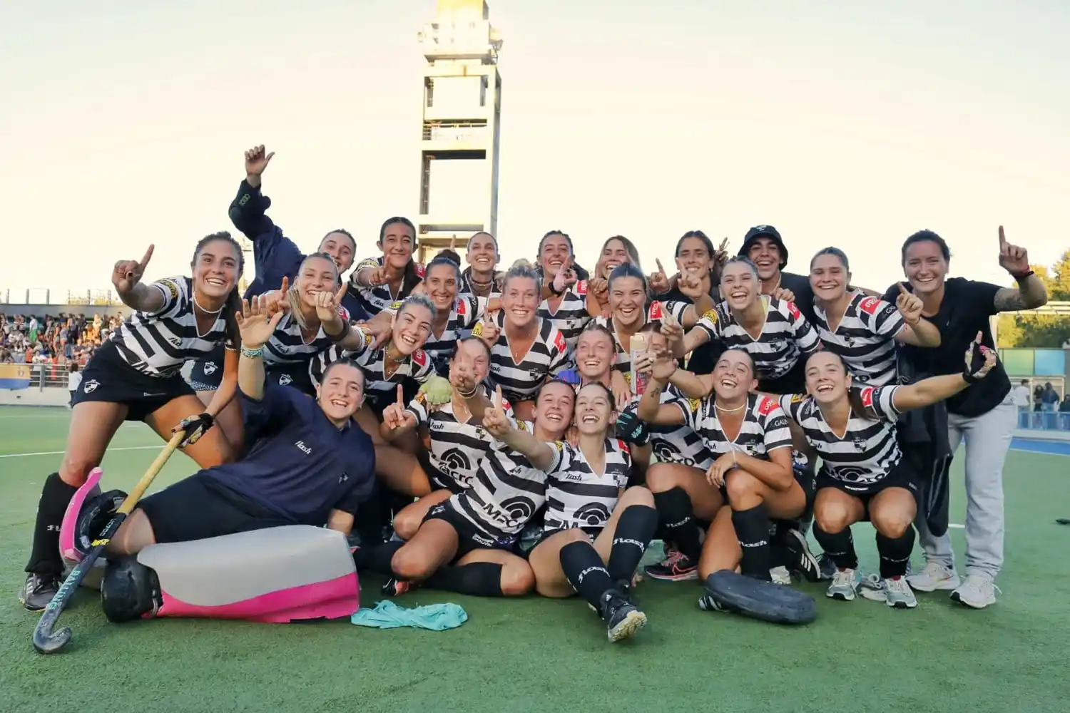 Sporting festeja la obtención del Regional "A" en Mar del Plata (Foto: Prensa Sporting)