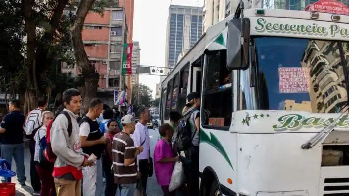 Suspenden transporte interurbano en todo el país