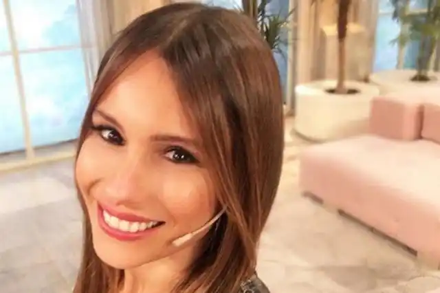 Pampita Ardohain, molesta con las críticas a su programa y los condicionamientos