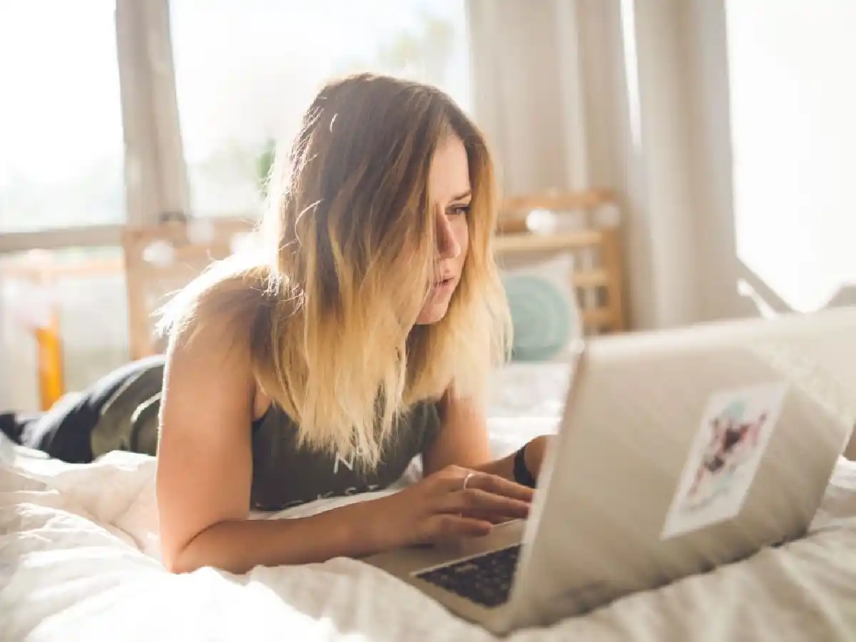 3 de cada 10 mujeres reciben mensajes agresivos en las redes