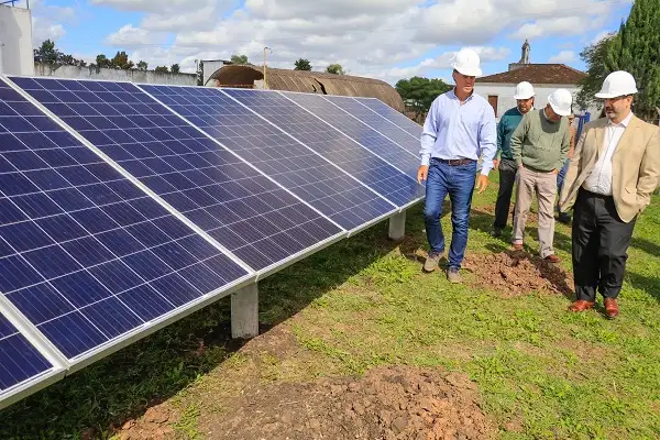 Avanza la obra del Parque Solar municipal ubicado en Obras Sanitarias
