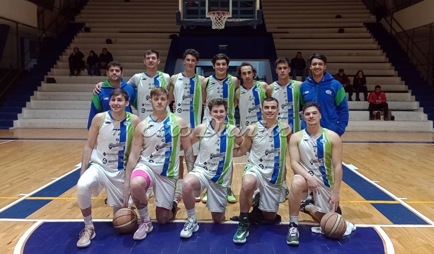 Elenco. Del Instituto Albert Einstein (IAE) de Mar del Plata, posa para los fotógrafos