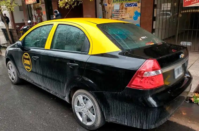 Acuerdan operativos para el control de trabajo no registrado en los taxis de Mar del Plata