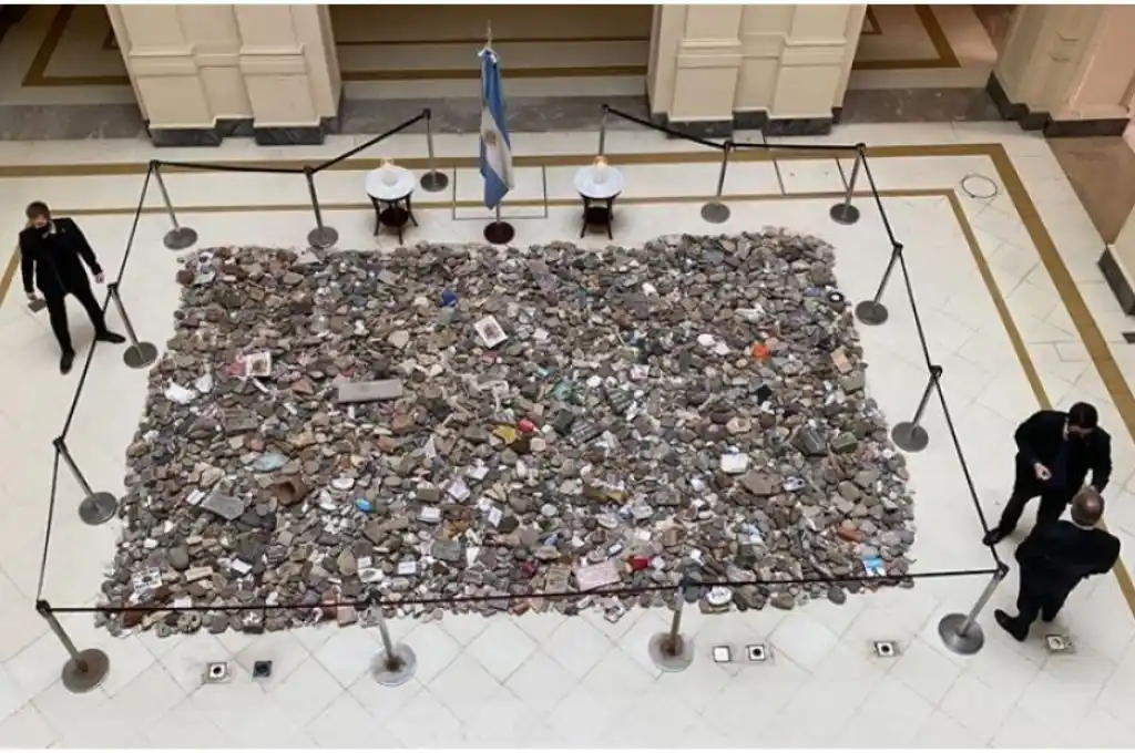 “Marcha de las piedras”: el Gobierno construye un espacio de memoria