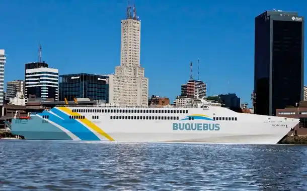 Encalló un barco de Buquebus en un banco de arena: llevaba más de 400 pasajeros